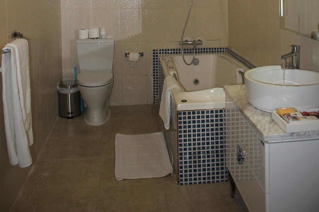 Palm Spring Resort 蒙罗维亚 外观 照片
